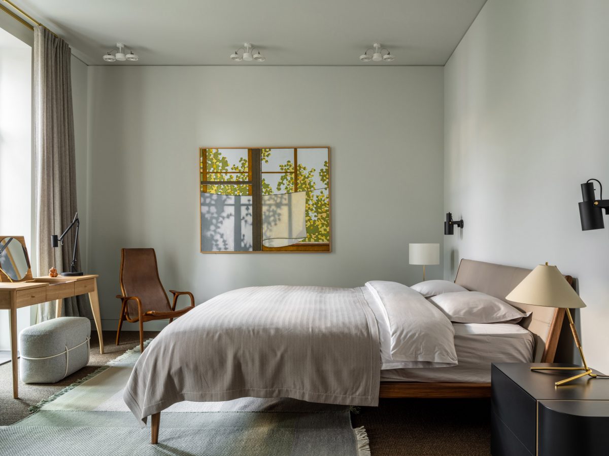 Phòng ngủ với tone màu tinh tế kết hợp giữa trắng và xám