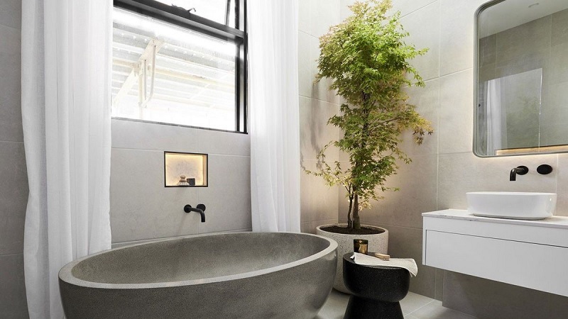 Sự kết hợp độc đáo giữa nội thất phòng tắm cao cấp với chậu cây xanh tươi mát