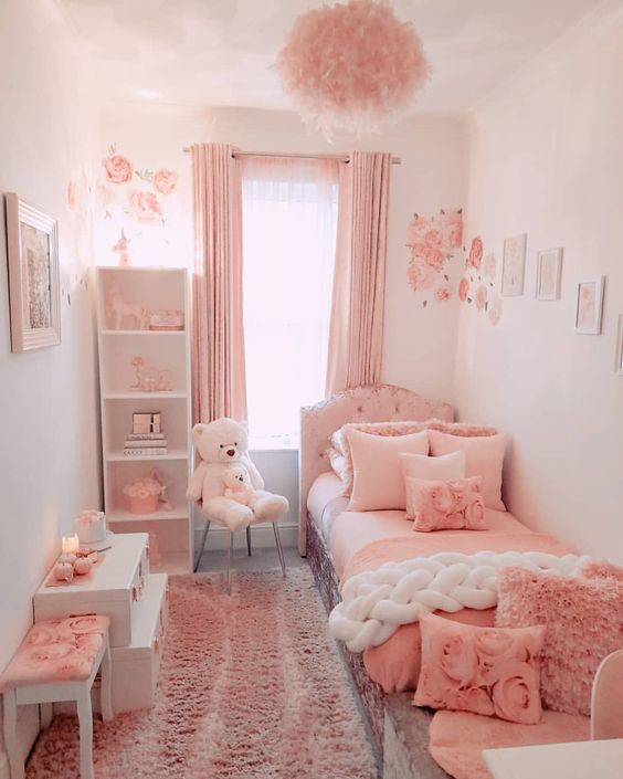 Phòng ngủ cho bé gái được trang trí theo cá tính của bé với tông màu nhẹ nhàng