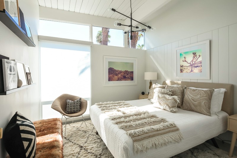 Đối với những ai yêu thích phong cách minimalist, bạn có thể tận dụng ánh sáng tự nhiên, sử dụng gam màu trắng và không thiết kế cầu kỳ